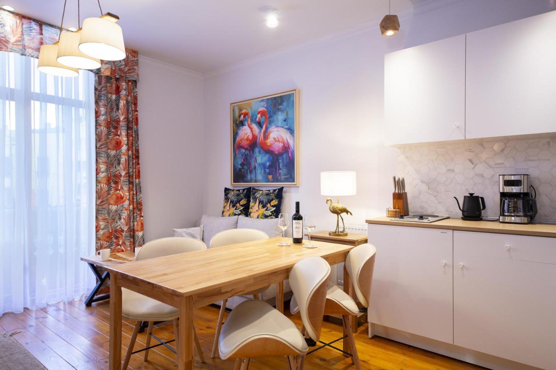 The Cozy Nest Downtown With Balcony By Pretty * Bukarest